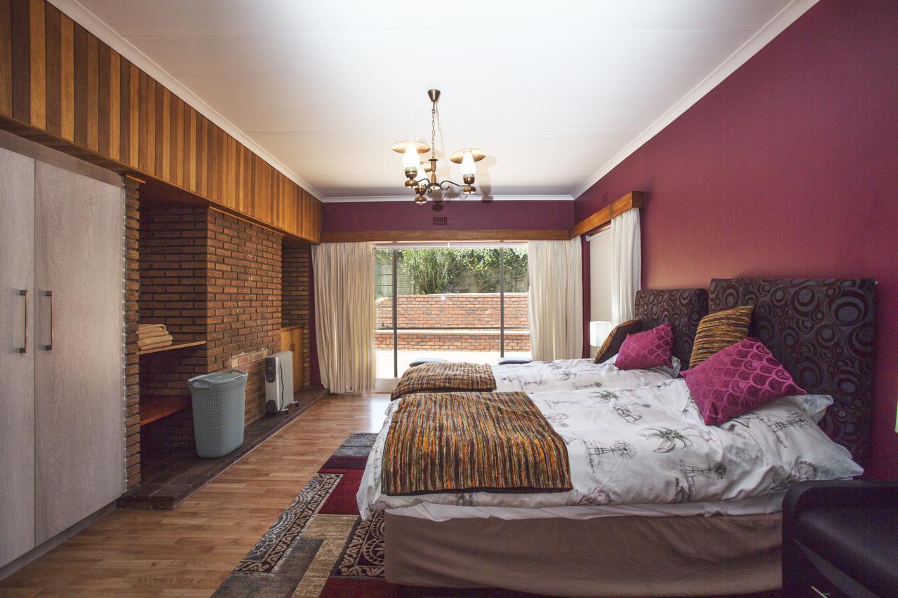Chalet No. 2 Petunia Johannesbourg Extérieur photo