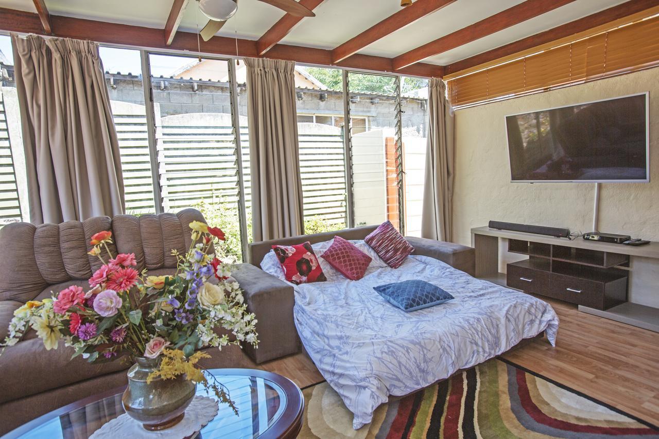 Chalet No. 2 Petunia Johannesbourg Extérieur photo